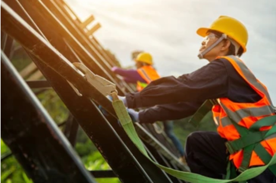 Werken op Hoogte: Wetgeving, Risico’s en Verplichte Opleidingen